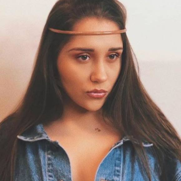 Meet your Posher, Mia - Picture 1 of 1